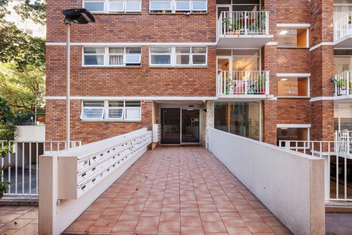 Studio Apt With Parking Balcony & Water Views Сидней Экстерьер фото