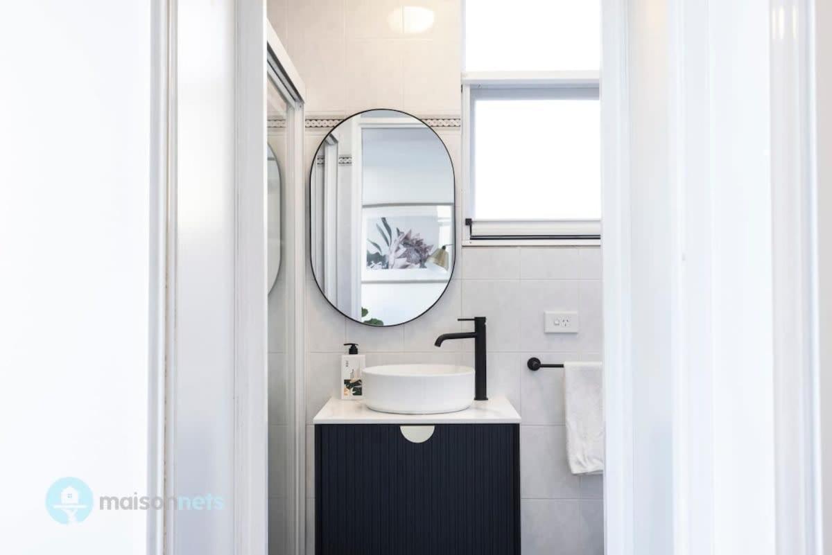 Studio Apt With Parking Balcony & Water Views Сидней Экстерьер фото
